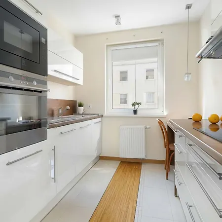 Functional & Modern With Parking And Balcony By Renters